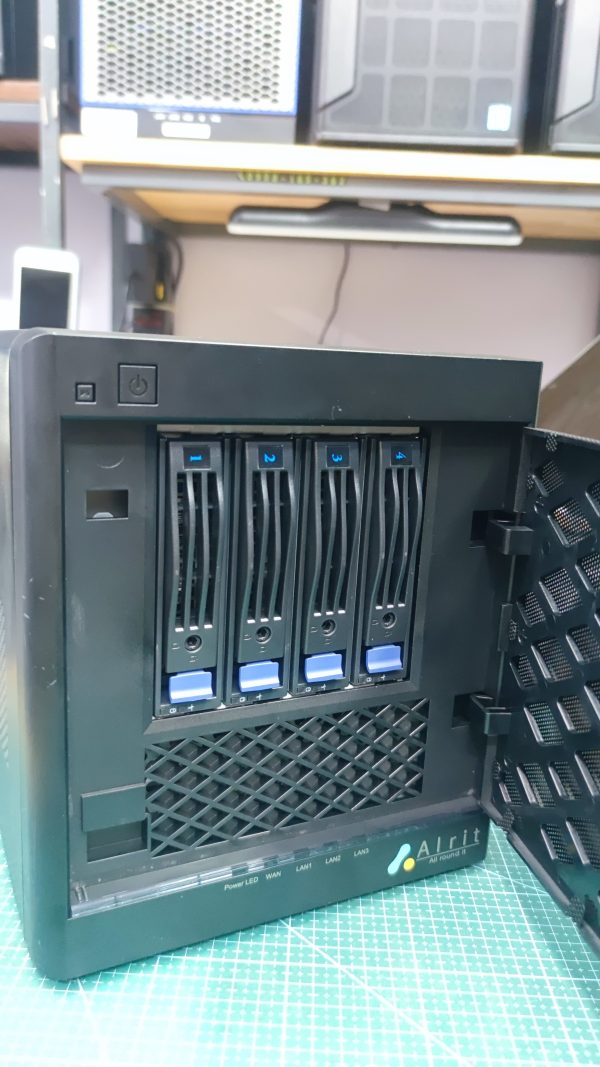 NAS 4 Radix Alrit MITX-DNV6 C3538 4GB RAM