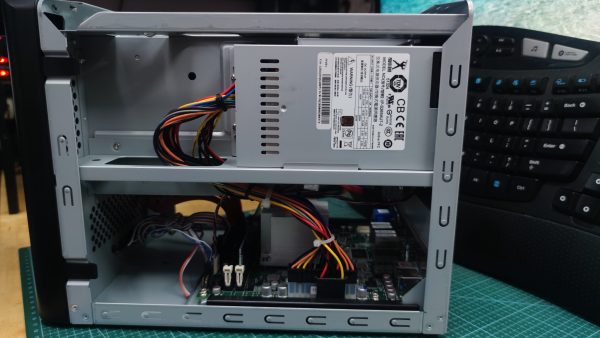 NAS 4 Radix Alrit MITX-DNV6 C3538 4GB RAM
