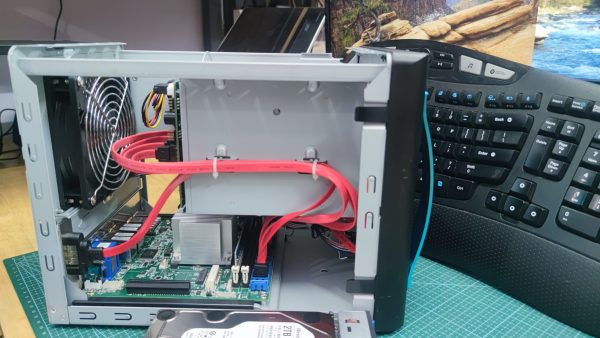 NAS 4 Radix Alrit MITX-DNV6 C3538 4GB RAM