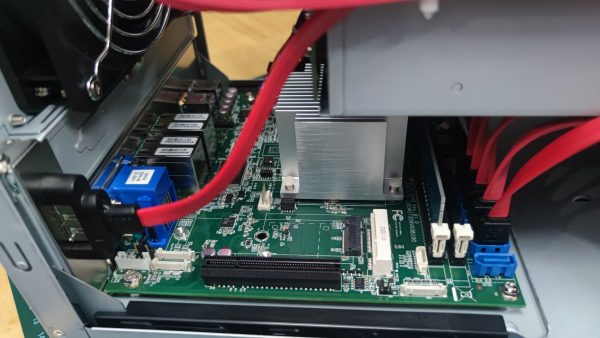 NAS 4 Radix Alrit MITX-DNV6 C3538 4GB RAM