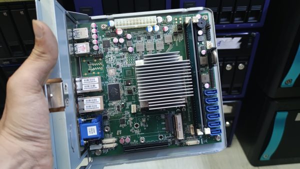 NAS 4 Radix Alrit MITX-DNV6 C3538 4GB RAM
