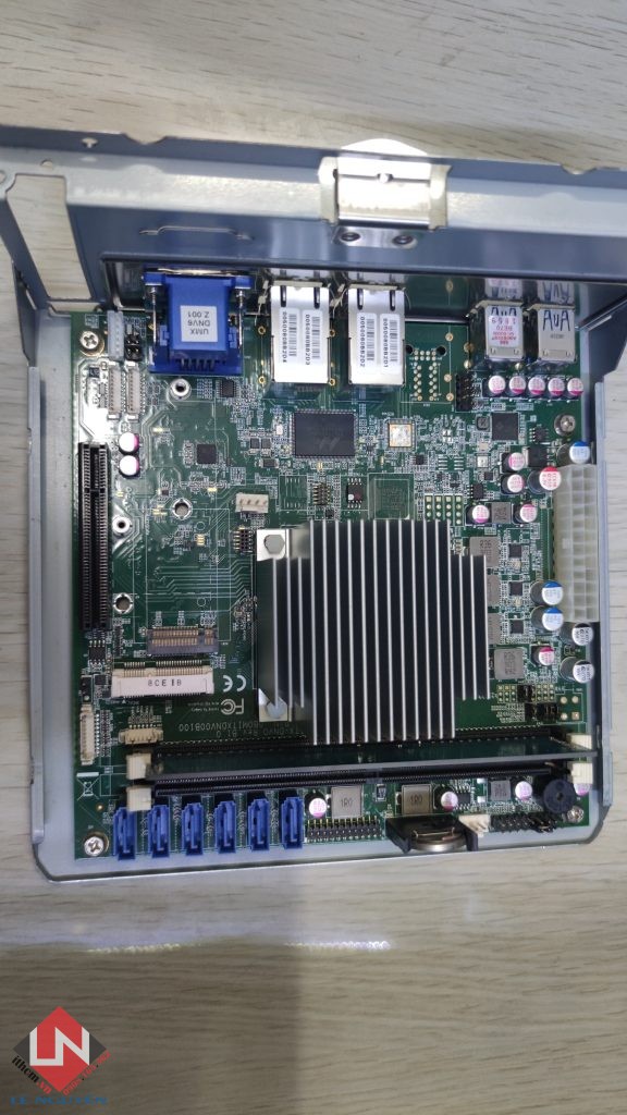NAS 4 Radix Alrit MITX-DNV6 C3538 4GB RAM
