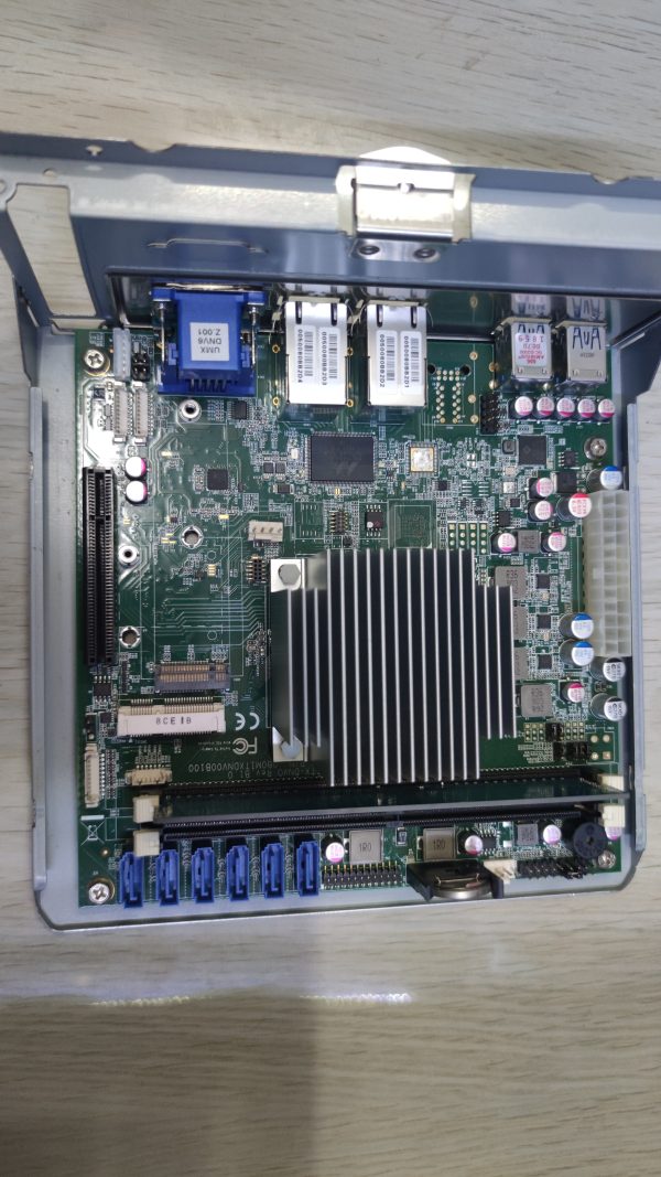 NAS 4 Radix Alrit MITX-DNV6 C3538 4GB RAM