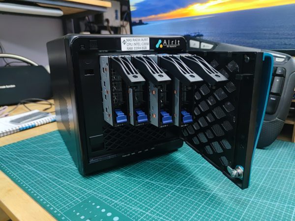 NAS JAPAN Radix Alrit C3558 R4. 8GB 4 bay HDD chạy OS SYNOLOGY