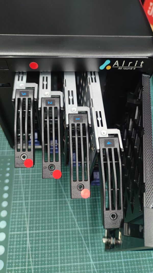NAS Radix Alrit C3558 R4. 4GB 4 bay HDD chạy OS Synology