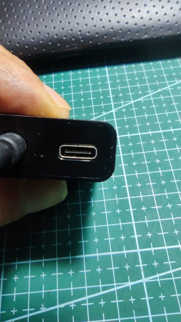 USB Type C to Vga D-Sub có cổng type C hỗ trợ sạc PD