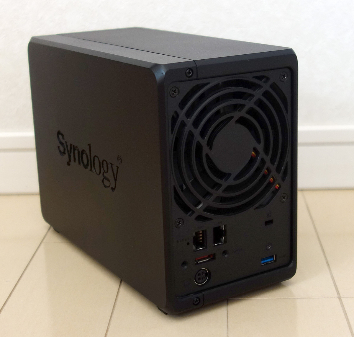 NAS Đồng Bộ Hay Máy Build Tự Lắp? 5 NAS Đồng Bộ Hay Máy Build Tự Lắp?